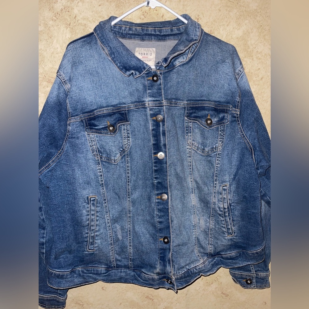 Torrid Jean Jacket Women's Plus Size 4 Blue Denim Classic Distressed Trucker